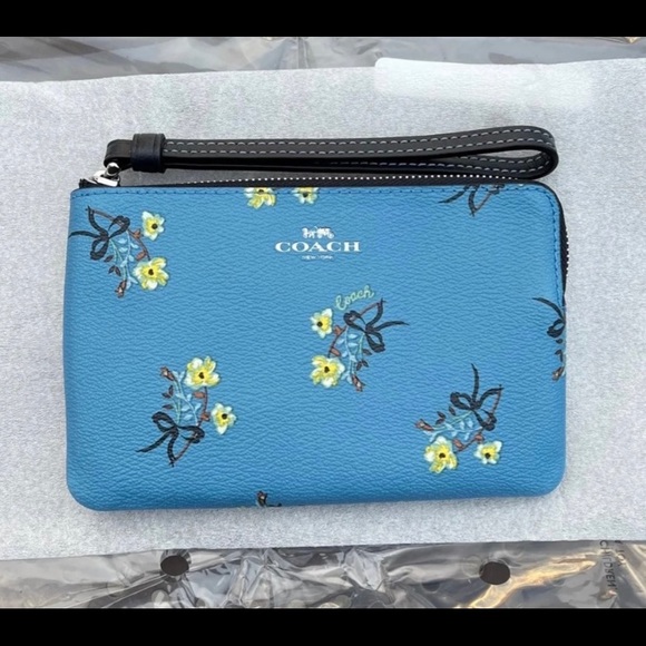 Coach Blue Corner Zip Wristlet With Floral Bow Print Brand New With Tag - Picture 9 of 10